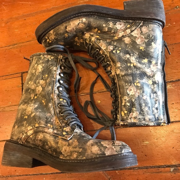 Free People Santa Fe Black Floral Bootie Combat boot Lace Up style🖤🌸 - Picture 3 of 7
